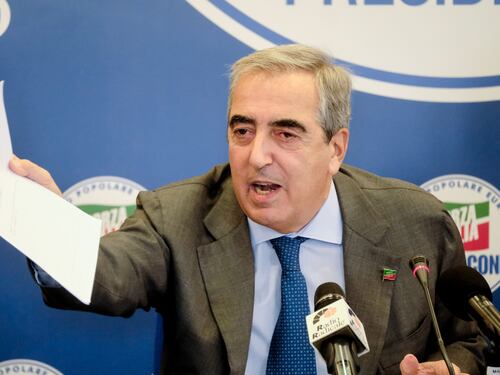 Sardegna, Gasparri inchioda Todde: “Violazioni non sanabili, decadenza sicura”