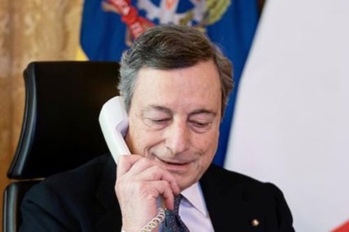 La guerra dei telefoni: non è così amichevole la scalata degli americani Kkr a Tim