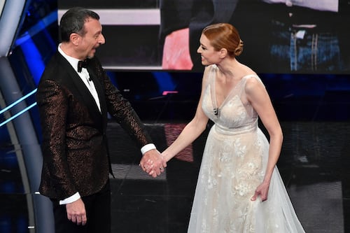 Amadeus invita a Sanremo Carlotta Mantovan. Il ricordo di Fabrizio Frizzi è commovente
