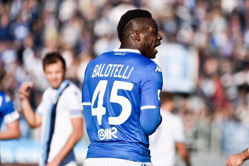 Mario Balotelli si sfoga contro i cori razzisti. Così attacca i laziali