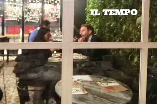 Davide Casaleggio paparazzato in dolce compagnia. Chi sarà la misteriosa commensale?