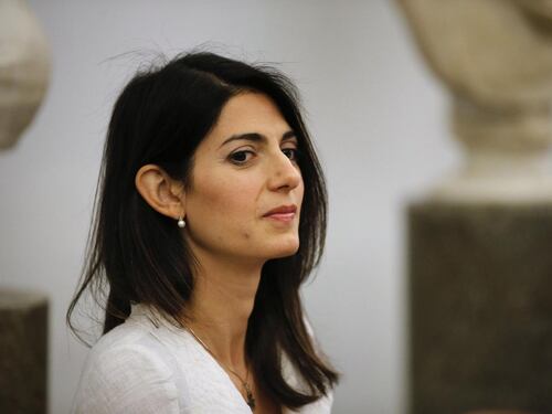 Inchiesta nomine, la difesa della Raggi: chiederà di essere interrogata