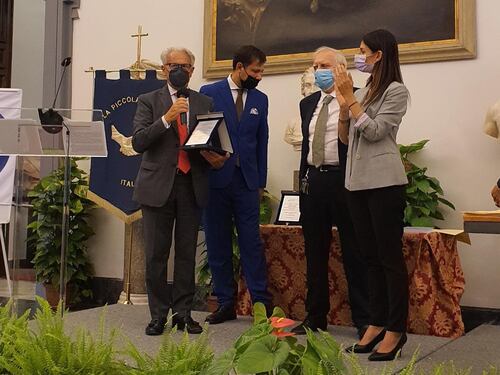 La Raggi consegna al San Raffaele Roma il premio "Professionalità e Lavoro"