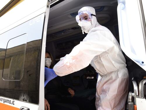 Coronavirus, il bollettino del 28 aprile: risalgono i morti (+382)