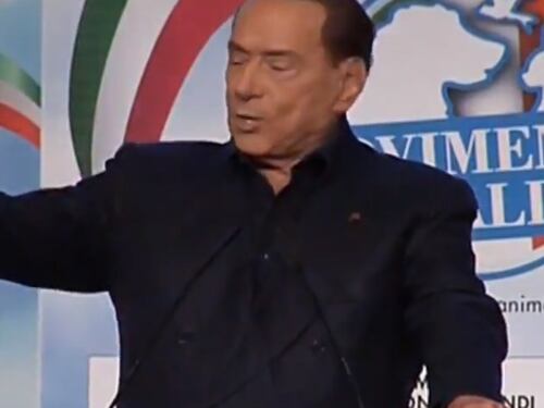 Il programma animalista di Berlusconi: garante e cure veterinarie gratis