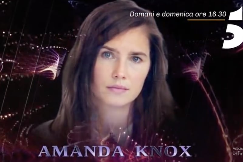 Amanda Knox a Verissimo: “Io e Meredith entrambe innocenti”. Polemica per il suo spettacolo teatrale