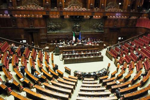 Manovra, il sì slitta ancora: i deputati rischiano la Vigilia di Natale in Aula