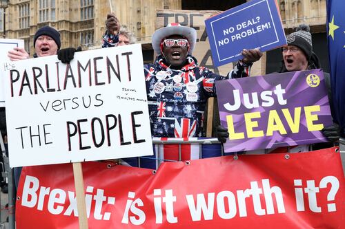 Brexit, bocciato anche il no-deal. May: "Serve un accordo"