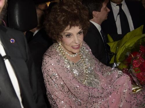 Salta Domenica In, Gina Lollobrigida ricoverata in ospedale