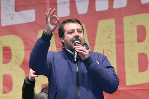 Matteo Salvini umilia le Sardine. Cosa dice ai pesciolini