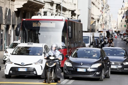 Roma, città eterna e anche immobile: lo sfogo di Paragone