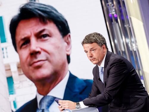 Renzi azzanna Conte sui salari: "Premio faccia di bronzo del mese"