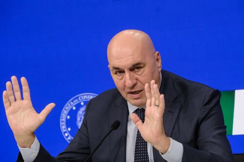 Lotta agli spioni, Crosetto lancia l’Arma Cyber: “Così fermiamo gli attacchi”