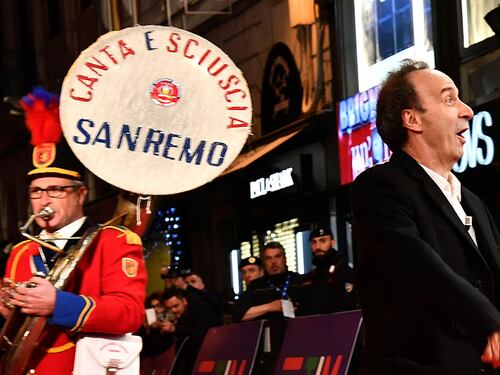 Festival di Sanremo, Selvaggia Lucarelli demolisce Roberto Benigni: "Con 300mila euro..."