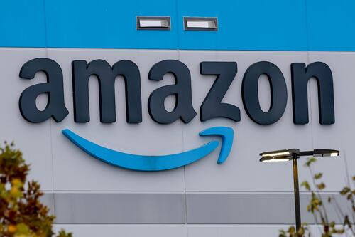 Milano, a processo 4 manager di Amazon: presunta evasione