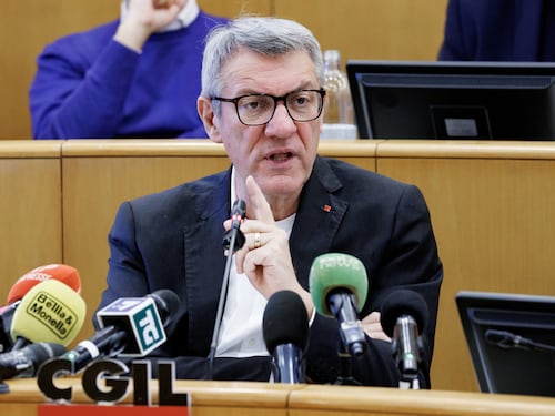 Landini difeso dalle femministe Schlein e Boldrini sull’insulto a Meloni. Ma la Crusca le sbugiarda