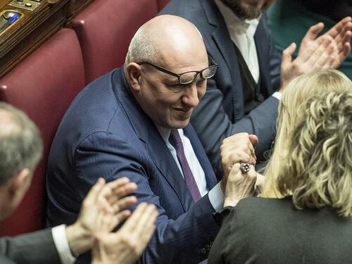 Crosetto micidiale: chi mette alla gogna Calenda... Così asfalta i giornalisti "ricchi e snob"