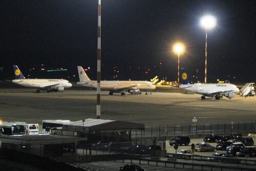 Fugge dall'aereo del rimpatrio. Egiziano preso nella notte