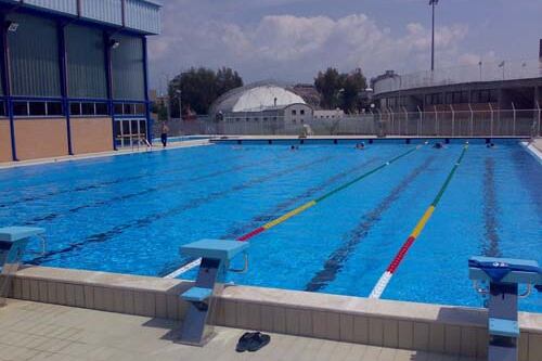 Bimbo di 7 anni annega nella piscina dell'hotel. Aveva infilato la mano nel bocchettone