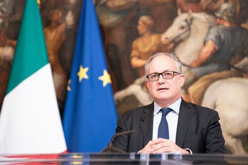 Prestiti alle imprese, tasse sospese e golden power. Conte svela le misure anti-crisi