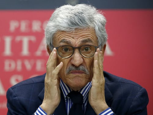 Crisi di governo, la difesa di Conte da parte di D'Alema umilia il popolo