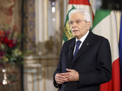 Quirinale, la partita ancora a carte coperte. E il Pd si spacca