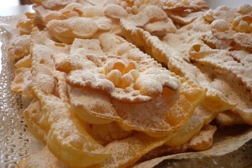 Frappe, castagnole, struffoli. Regione che vai specialità che trovi