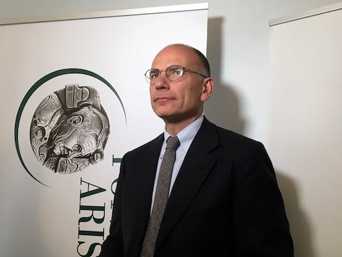 Dal razzismo alla telecronaca di Pizzul. Enrico Letta va nel pallone