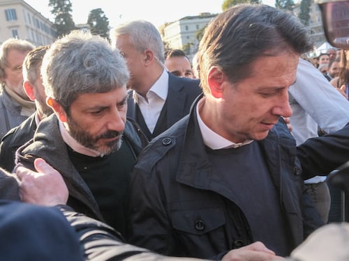 Elezioni Campania, “nessuna lista del presidente”. Prime scintille tra Conte e Fico