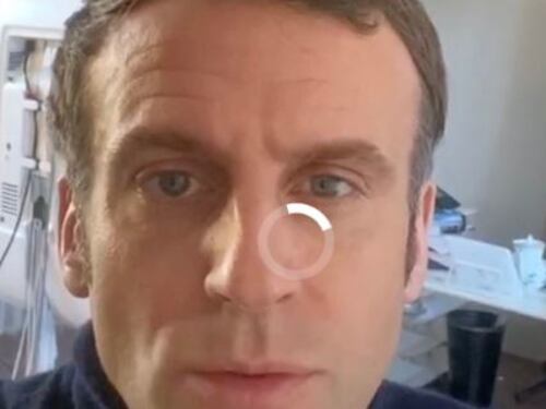 Il video di Macron su Twitter: "Sto bene ma ho mal di testa"