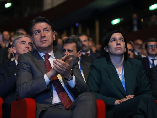 Sondaggio Ghisleri sulle primarie del campo largo: Conte travolge Schlein, Pd a terra