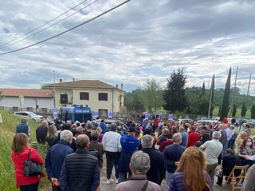 Casal Selce scende in strada per protestare contro il nuovo impianto di rifiuti
