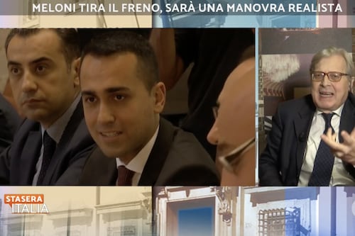 Stasera Italia, Vittorio Sgarbi distrugge Luigi Di Maio: "Intollerabile che guadagni quei soldi"