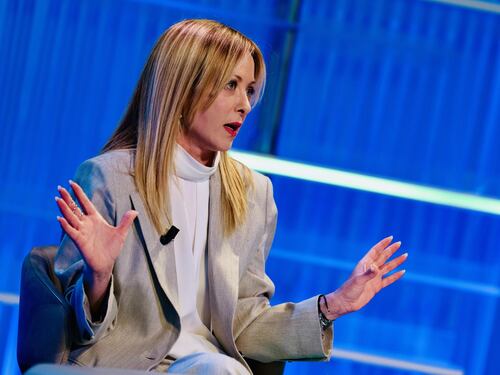 Meloni e Schlein da Mentana. La premier: dal No hanno provato a "buttarla in caciara"