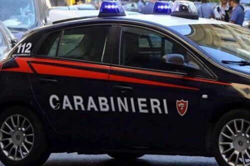 Il cancello del parco giochi crolla e uccide una bambina di tre anni