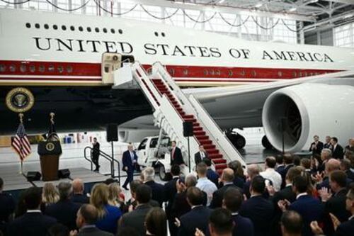 Usa, nuovo Air Force One per Trump: "Livrea cambiata, è fatto a mio gusto"