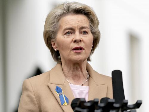 Unione europea, disastro von der Leyen fra vaccini, guerra e tasse