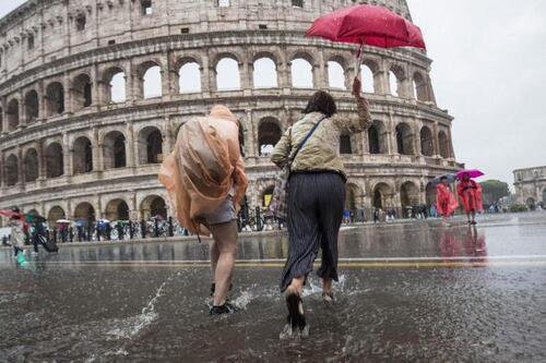 Occhio alla burrasca. A Roma e sul litorale pioggia e tempeste di vento