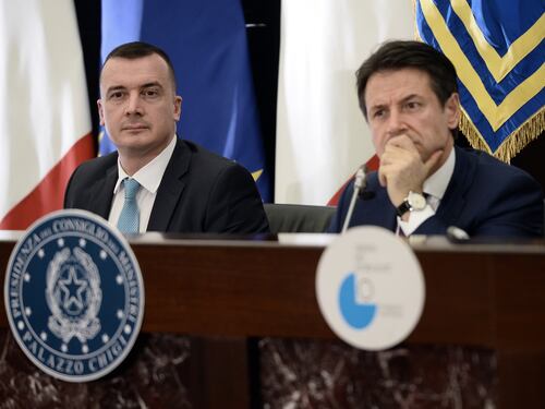 Clamoroso a Palazzo Chigi. Conte guadagna la metà di Casalino