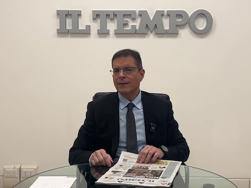 Metro Colosseo senza cellulari e scala mobile. Capezzone: "Quanto pazienteranno i romani?"