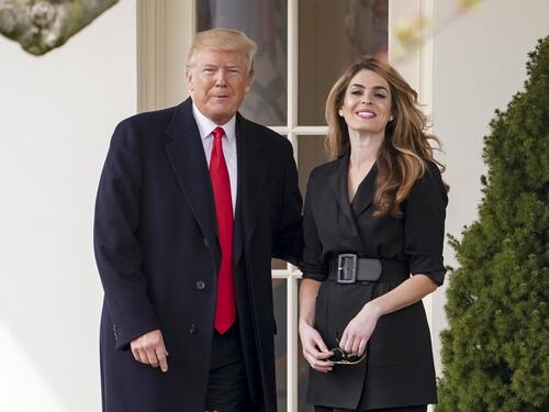 Donald Trump positivo al Covid ricoverato in ospedale: ha la febbre