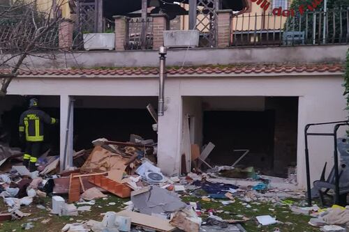 Fuga di gas, crolla una palazzina a Rocca di Papa. Anziana estratta dalle macerie