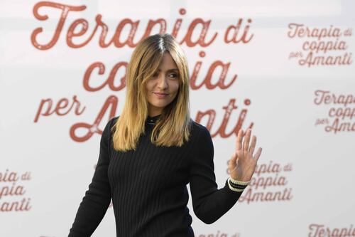 Un nuovo look per Ambra Angiolini: ora è bionda