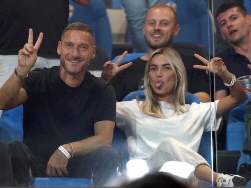 Ilary Blasi, nel docufilm raffica di accuse a Totti: come replica l'ex capitano