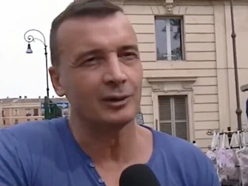 Stasera Italia, Capezzone azzera l'arcangelo Casalino. "Con quella maglietta", umiliato così