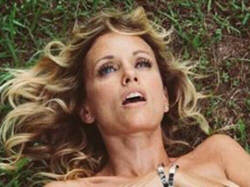Justine Mattera nuda fa esplodere i social. E dalla d'Urso scoppia il caos
