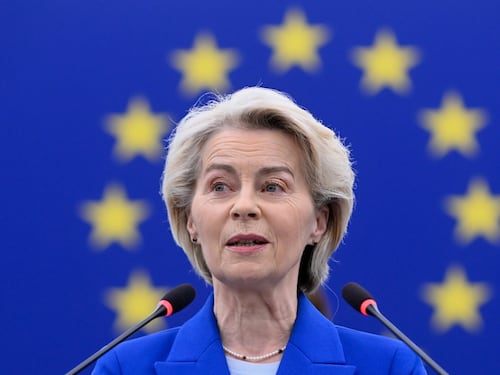 Ue, von der Leyen si salva ed esce indenne dalle due mozioni di sfiducia