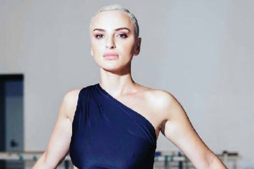 Arisa compie 40 anni. Le trasformazioni dal palco di Sanremo a icona sexy
