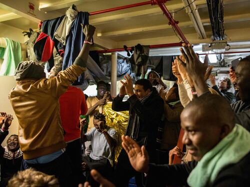 Ok di Malta allo sbarco, migranti in Italia e altri sette Paesi