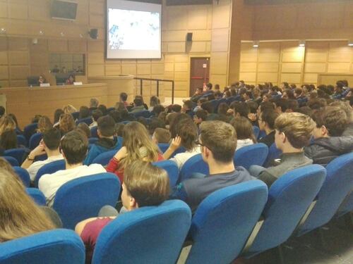 Violenza sulle donne, un Muro delle bambole anche a Roma